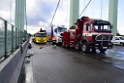 Schwerer LKW VU PKlemm A 4 Rich Olpe auf der Rodenkirchener Bruecke P415